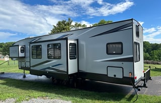 2021 Artic Wolf 3770 Suite-Condo on Wheels