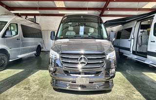 Luxury 10 Passenger Van with Bathroom