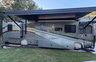 Beautiful Class A Fleetwood Discovery 39L -Fun for the family