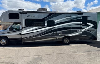 "Olive" 2018 Thor Four Winds 31Y Family fun