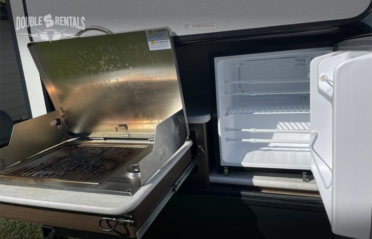 Outdoor Kitchen with Grill and Mini Fridge
