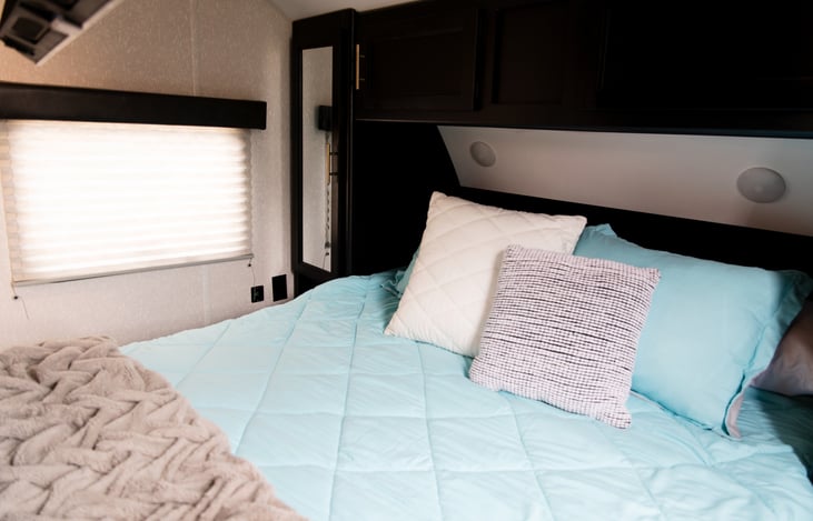 Private master with queen-size bed