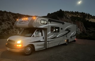 2 AC Units & 5 TVs! Satellite Dish & Dual Battery.