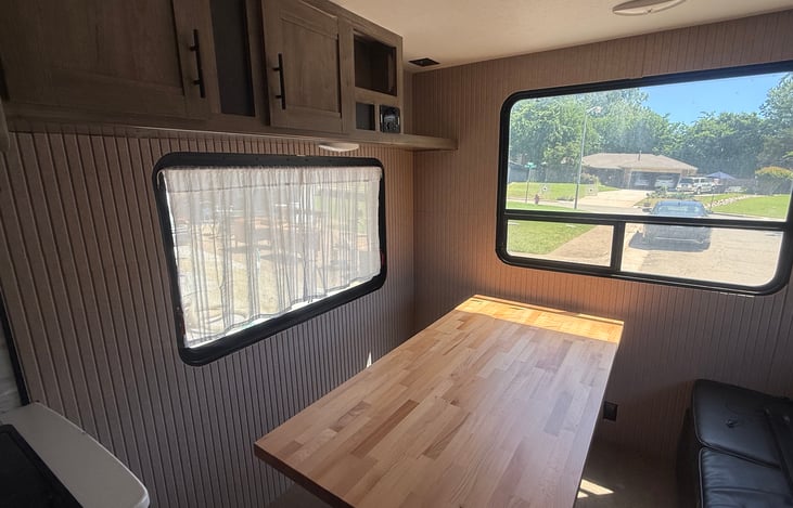 Movable table, lots of space.