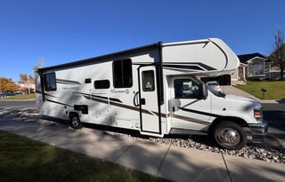 2025 33ft Coachmen 31MB - Sleeps 8