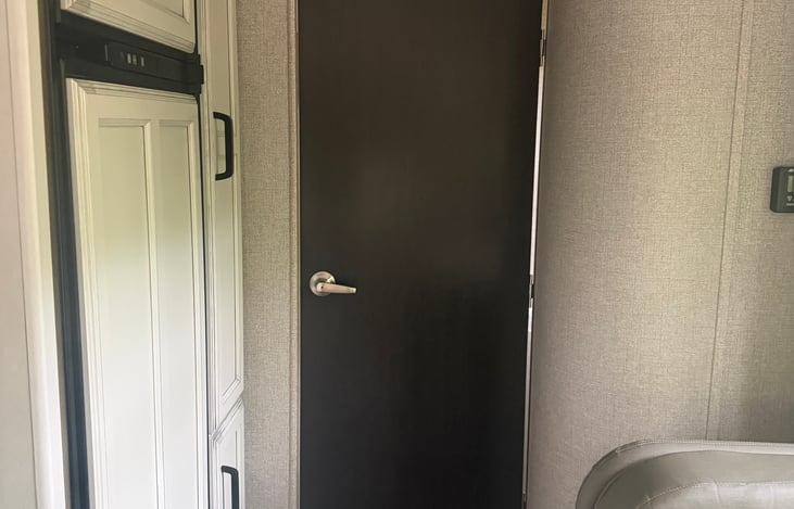 shower privacy door