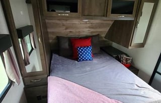 2018 Dutchmen RV Coleman Light 2835BH