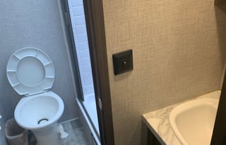 Sassy Sasquatch – Family Bunk w/ Outdoor Kitchen