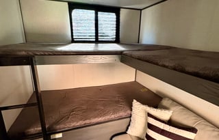 Camper For Rent – Sleeps 7 Comfortably!