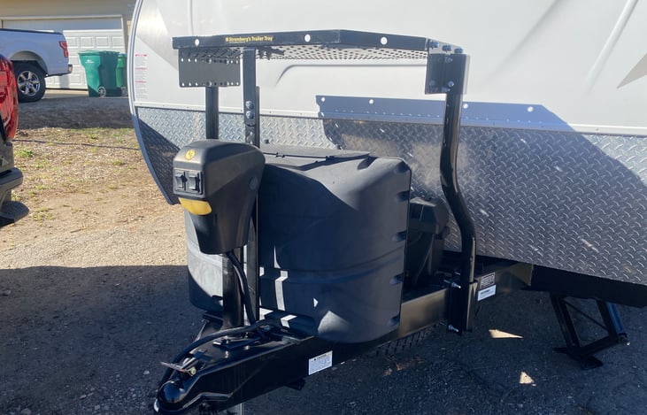 2 PROPANE TANKS (5 1bs EACH).