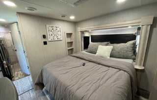 2022 Sandpiper Luxury 388BHRD