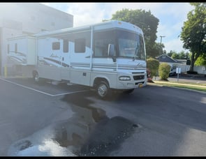 Winnebago Adventurer 37F