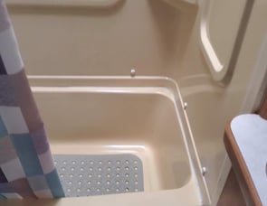 Coachmen RV Leprechaun 319MB Ford 450