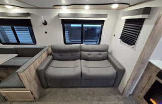 2024 Gulf Stream Kingsport Supreme 33DBDB