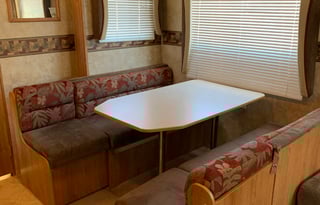 Free as a Bird Camper Sleeps 8 '06 Jayco Jayflight