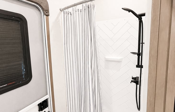 REAR SHOWER/ FULLBATHROOM