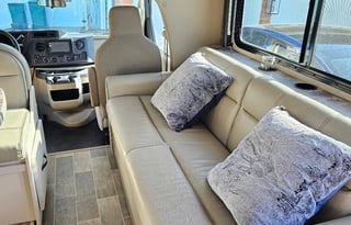 2022 Thor Motor Coach Chateau 31EV