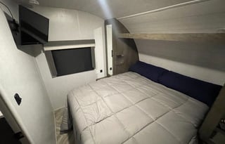 Sleeps 10! 2022 Forest River.