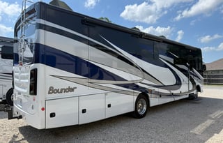 2020 Fleetwood Bounder 35K