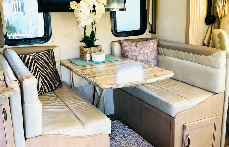 Dream dinette (68”)