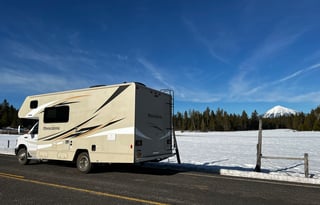 Spacious Easy To Drive 24' Winnebago Chalet 3 Beds