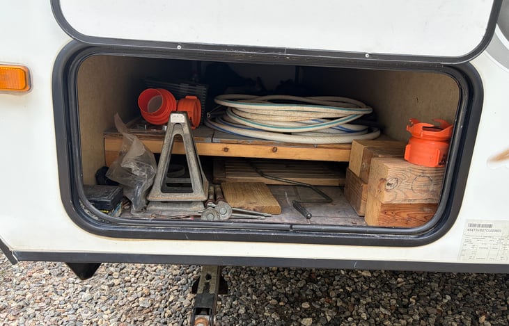 Hoses, cords and hookups