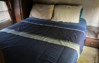 Conrad’s kid & pet friendly fifth wheel