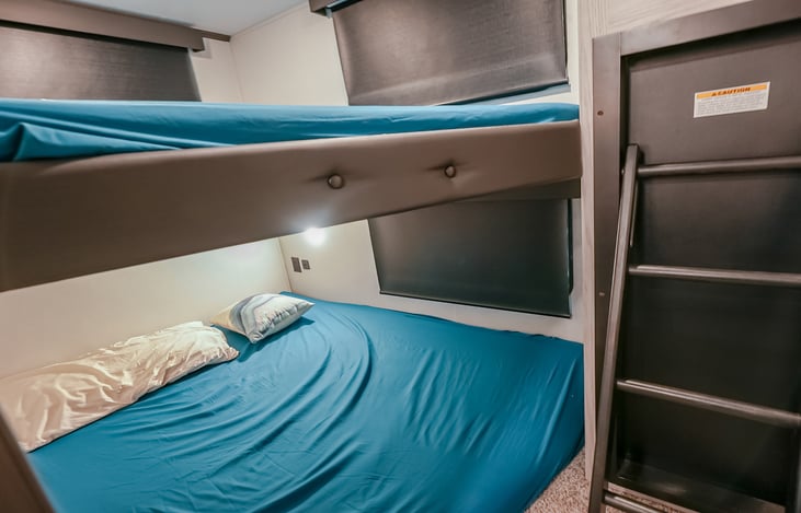 private room beds 2/3  large double bunks with storage