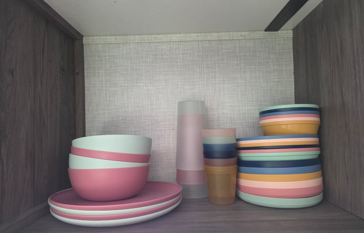 Tablewares in sink overhead