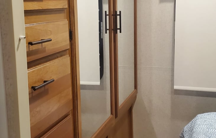 Double closet and chest of drawers