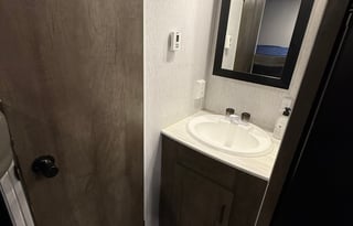 Travel trailer | Fits 8 Comfortably | Delivery ✅