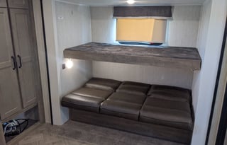 Lu&Ry's 2021 Puma bunkhouse