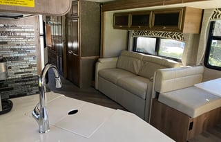 Amazing Couples Getaway w/Washer & Dryer