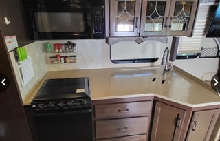 Elegant Class A Motorhome – Explore the Rockies