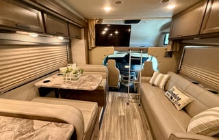 Thor Motor Coach Four Winds 31EV ***Bunk Beds***