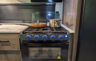 2022 - Sleeps 10! Delivery Available!!