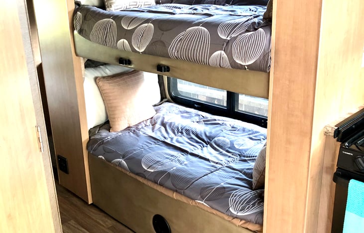 RV - 2 twin size bunk beds. Bedding package ($200).