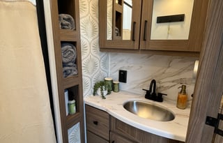 Big Merla Sleeps 7 and Bring your Furry Friends