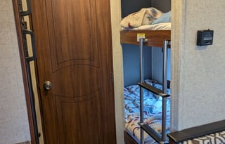 Easy to hard shell camper trailer for 5