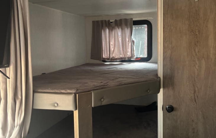 2 double bunks. Has charging ports.