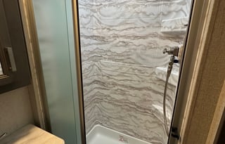 Adventure-Ready Family RV –  Sleeps 8, Free WiFi