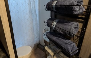 Redwood - Cozy Couples Camper (Sleeps 4-6)