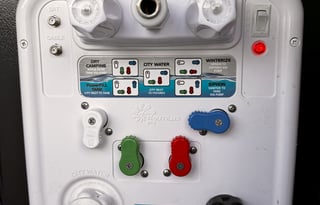 Modern Fifth Wheel – Your Home on the Road