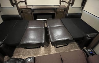 43’ Luxurious & Spacious 5th Wheel