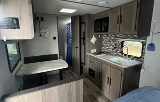 Perfect lightweight camper! Pet Friendly.