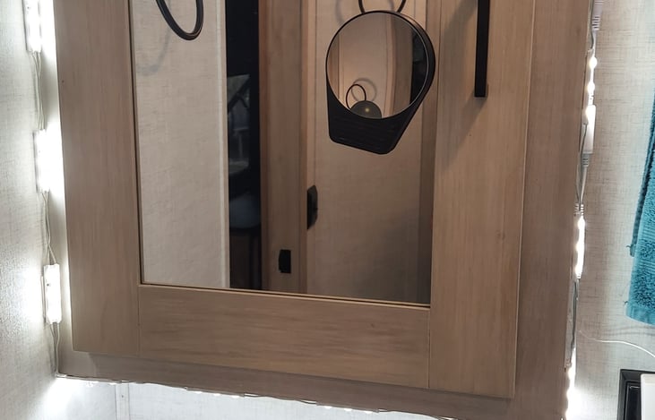 MAKE UP MIRRIOR  WITH LIGHTS