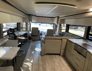 Winnebago Horizon 42Q