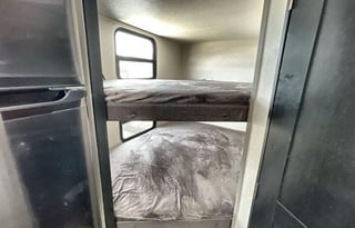 28' 2022 Tracer Bunkhouse - Sleeps 6 + 2 Children