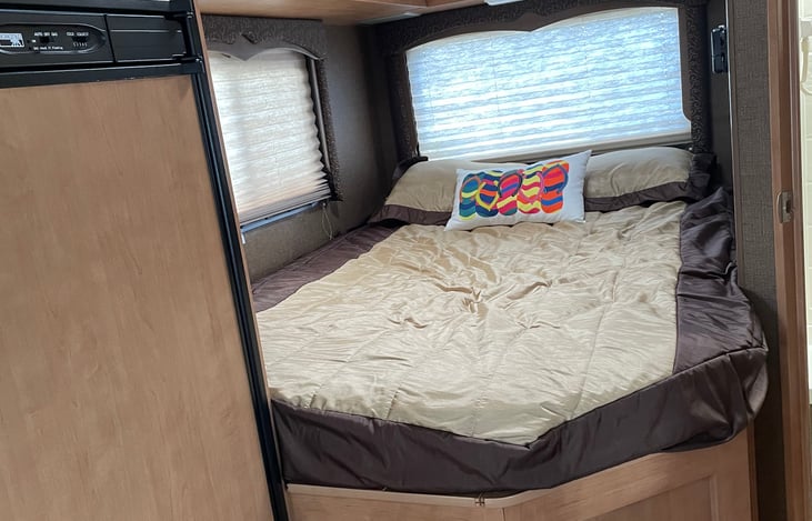 Full size bed in back