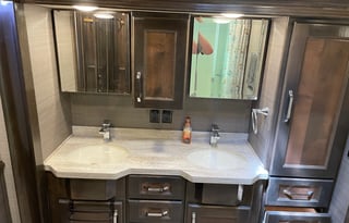 Luxury Pet Friendly RV priced to rent!!!!